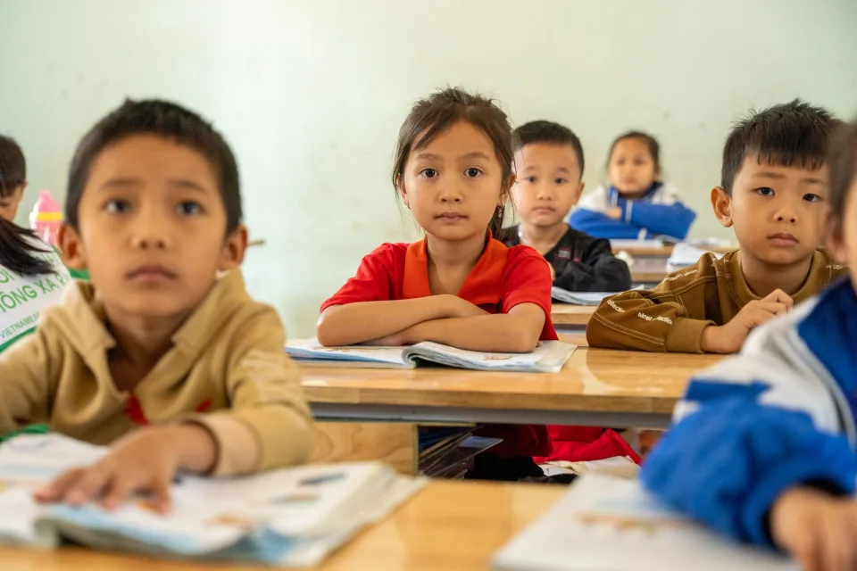 Giáo viên đang giảng bài